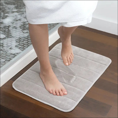 Memory Foam Bath Mat Puffeet InnovaGoods in use on bathroom floor with non-slip design.